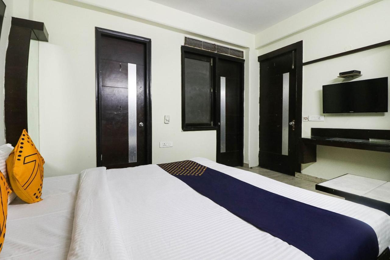 Spot On Hotel Grace Near Star Mall Gurgaon Exterior foto