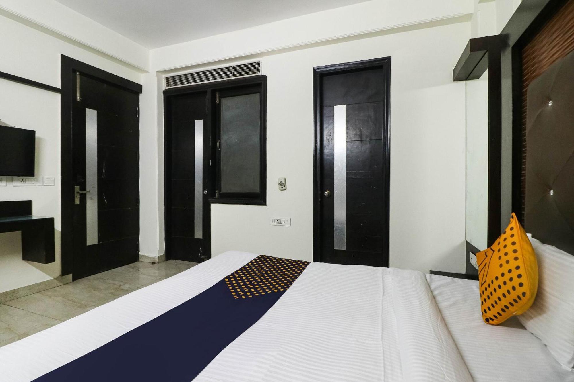Spot On Hotel Grace Near Star Mall Gurgaon Exterior foto