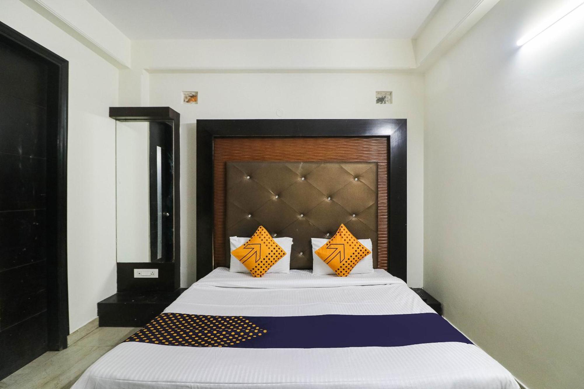Spot On Hotel Grace Near Star Mall Gurgaon Exterior foto