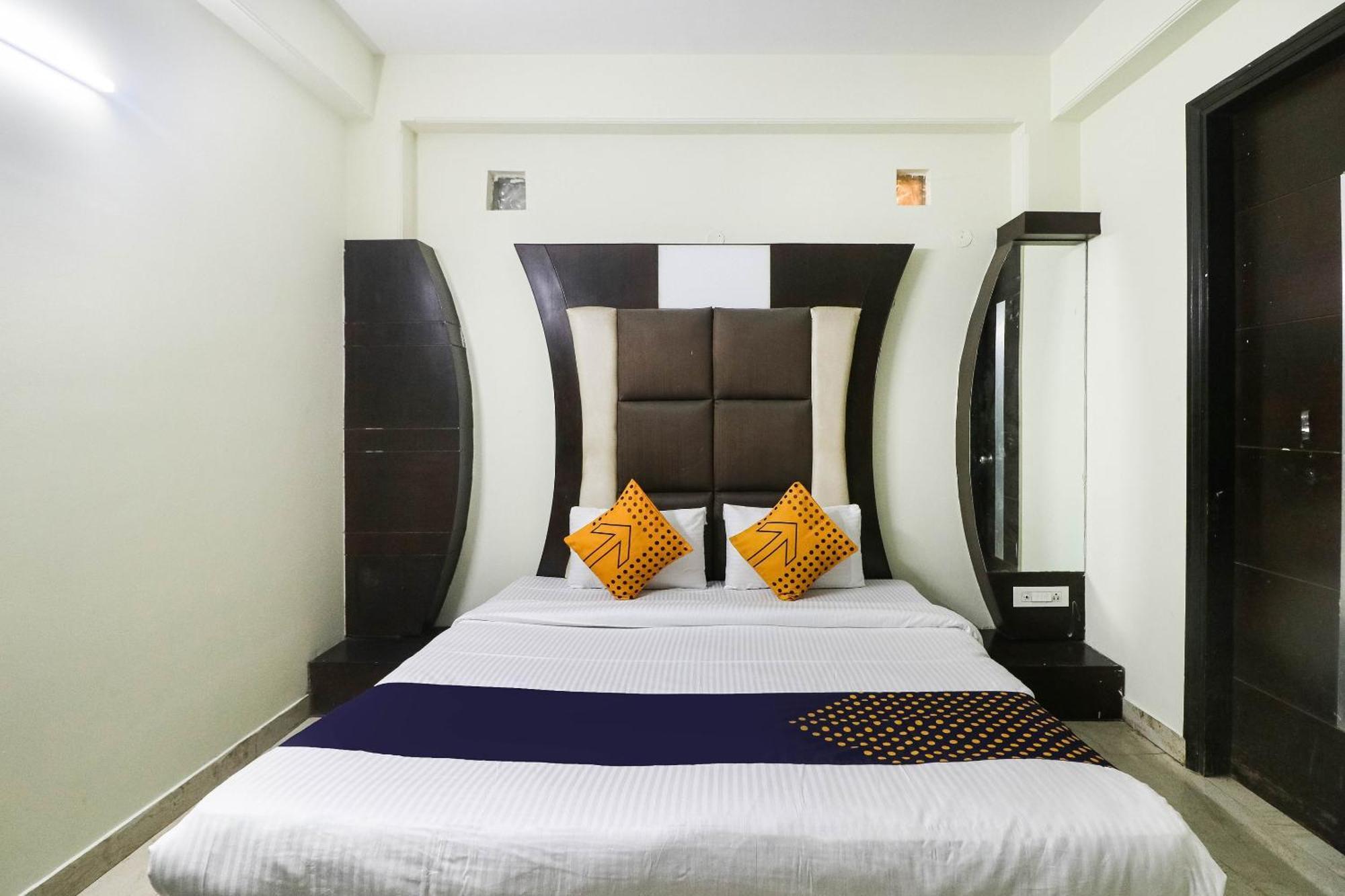 Spot On Hotel Grace Near Star Mall Gurgaon Exterior foto