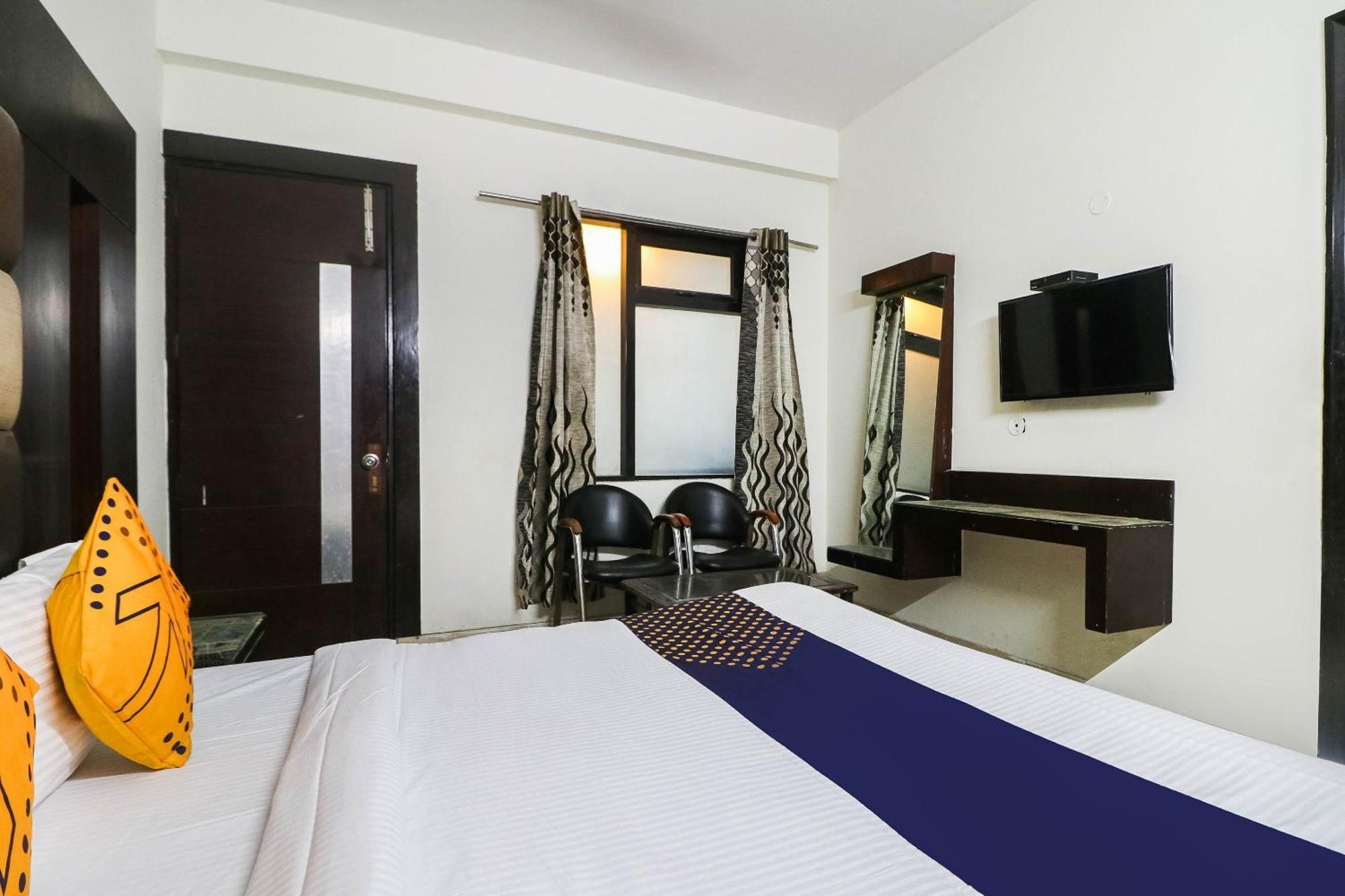 Spot On Hotel Grace Near Star Mall Gurgaon Exterior foto