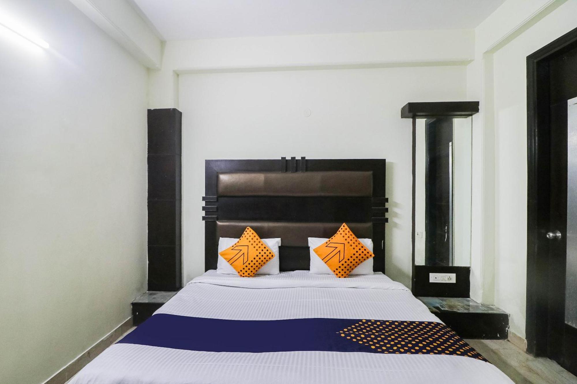 Spot On Hotel Grace Near Star Mall Gurgaon Exterior foto