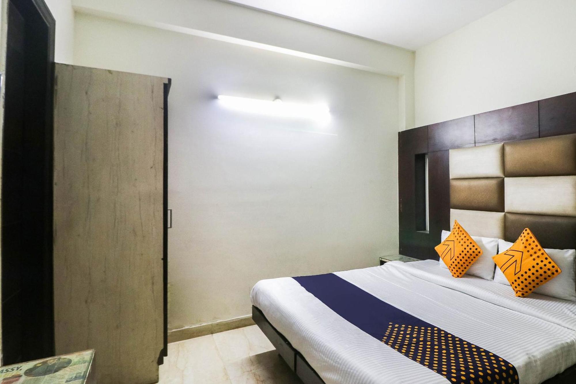 Spot On Hotel Grace Near Star Mall Gurgaon Exterior foto